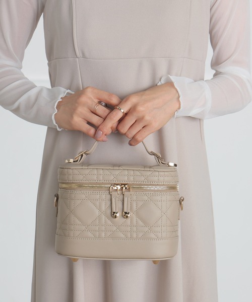 ALTROSE(アルトローズ)の「3WAY バニティバッグ キルティング ショルダーバッグ エレブ(ショルダーバッグ・レディース・ブラック/アイボリー/ピンク/ベージュ/ライトブルー・FREE)」の18枚目の写真