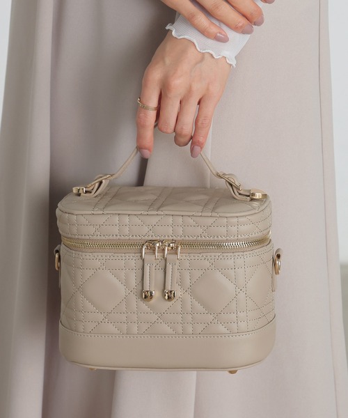 ALTROSE(アルトローズ)の「3WAY バニティバッグ キルティング ショルダーバッグ エレブ(ショルダーバッグ・レディース・ブラック/アイボリー/ピンク/ベージュ/ライトブルー・FREE)」の7枚目の写真