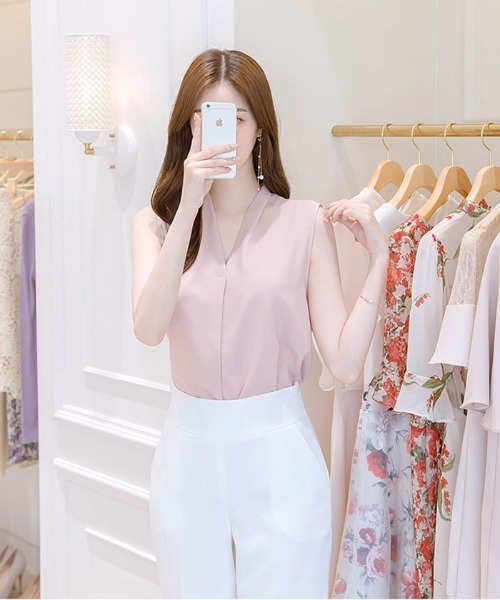 VIVID LADY(ビビッドレディー)の「ノースリーブブラウス Ⅴネック ブラウス(シャツ/ブラウス・レディース・ワインレッド/ピンク/ブラック/アイボリー・FREE)」の11枚目の写真