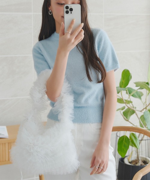 KOBE LETTUCE(コウベレタス)の「チュールフリルバッグ(ハンドバッグ・レディース・ライトブルー/ブラック/ホワイト・F)」の4枚目の写真