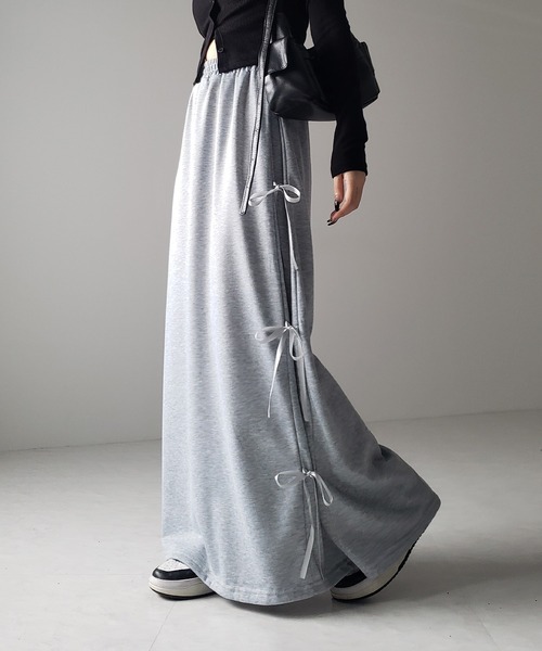 me+em select(ミームセレクト)の「【 2color 】3ストラップサイドリボンロングスウェットスカート/ three strap side ribbon long sweat skirt(スカート・レディース・グレー/ブラック・FREE)」の2枚目の写真
