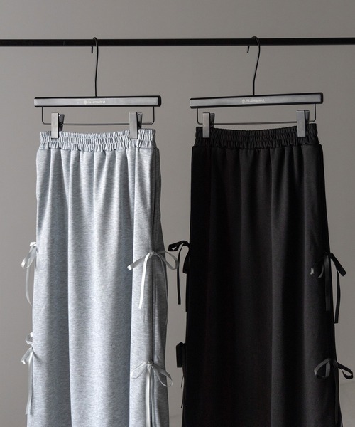 me+em select(ミームセレクト)の「【 2color 】3ストラップサイドリボンロングスウェットスカート/ three strap side ribbon long sweat skirt(スカート・レディース・グレー/ブラック・FREE)」の3枚目の写真