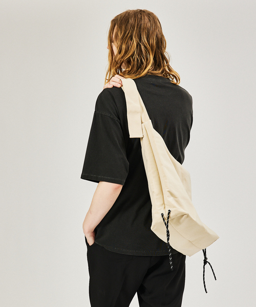 【AH ABAHOUSE】サイドギャザー ナイロン ビックショルダーバッグ（ショルダーバッグ）｜AH ABAHOUSE（エーエイチアバハウス）