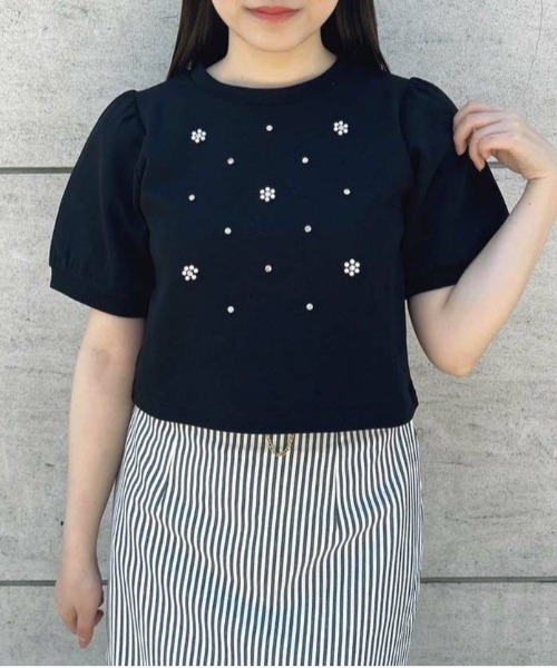 F i.n.t(フィント)の「パール&ビジューフラワーカットトップス/fint(Tシャツ/カットソー・レディース・ライトブルー/ブラック/オフホワイト/ライトピンク・FREE)」の2枚目の写真