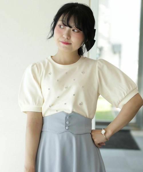 F i.n.t(フィント)の「パール&ビジューフラワーカットトップス/fint(Tシャツ/カットソー・レディース・ライトブルー/ブラック/オフホワイト/ライトピンク・FREE)」の8枚目の写真