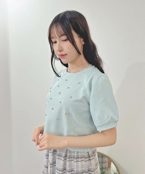 F i.n.t(フィント)の「パール&ビジューフラワーカットトップス/fint(Tシャツ/カットソー・レディース・ライトブルー/ブラック/オフホワイト/ライトピンク・FREE)」の10枚目の写真