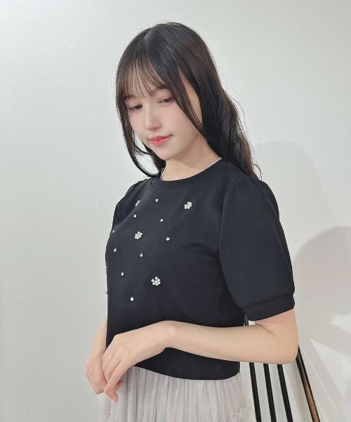 F i.n.t(フィント)の「パール&ビジューフラワーカットトップス/fint(Tシャツ/カットソー・レディース・ライトブルー/ブラック/オフホワイト/ライトピンク・FREE)」の13枚目の写真