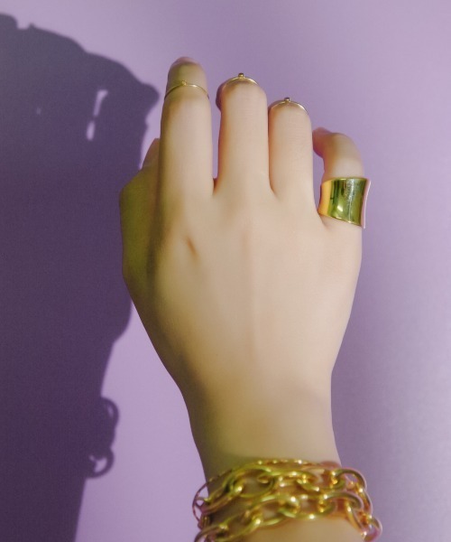 TUWAKRIM（トゥワクリム）の「【TUWAKRIM】ワイドカーブリング（リング・レディース・ゴールド・MEDIUM/LARGE/X-LARGE）」の5枚目の写真