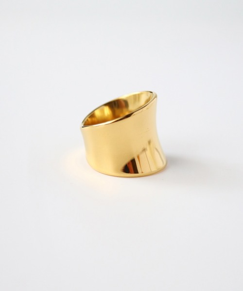 TUWAKRIM（トゥワクリム）の「【TUWAKRIM】ワイドカーブリング（リング・レディース・ゴールド・MEDIUM/LARGE/X-LARGE）」の4枚目の写真