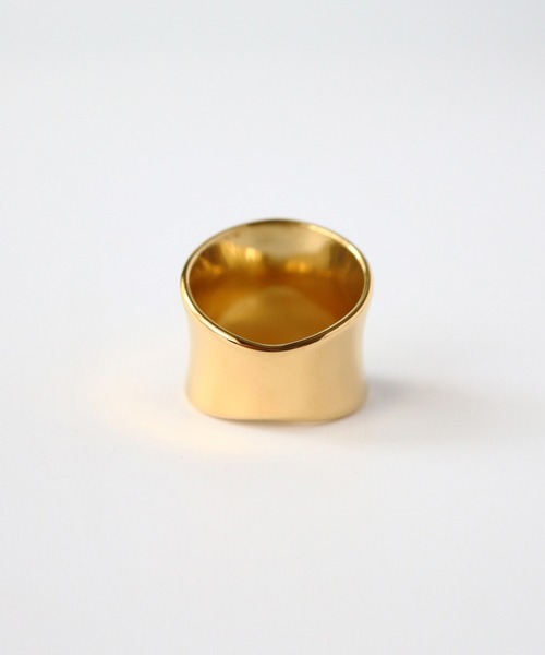 TUWAKRIM（トゥワクリム）の「【TUWAKRIM】ワイドカーブリング（リング・レディース・ゴールド・MEDIUM/LARGE/X-LARGE）」の3枚目の写真