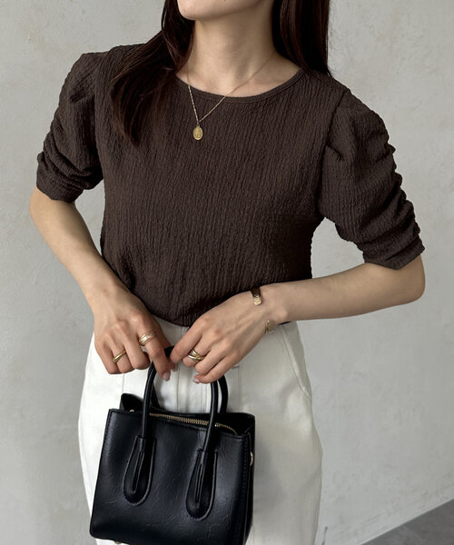 Thevon（ゼボン）の「パフスリーブ5分袖エンボスプルオーバー（Tシャツ/カットソー・レディース・ダークブラウン/イエロー/オフホワイト/ブルー・FREE）」の3枚目の写真