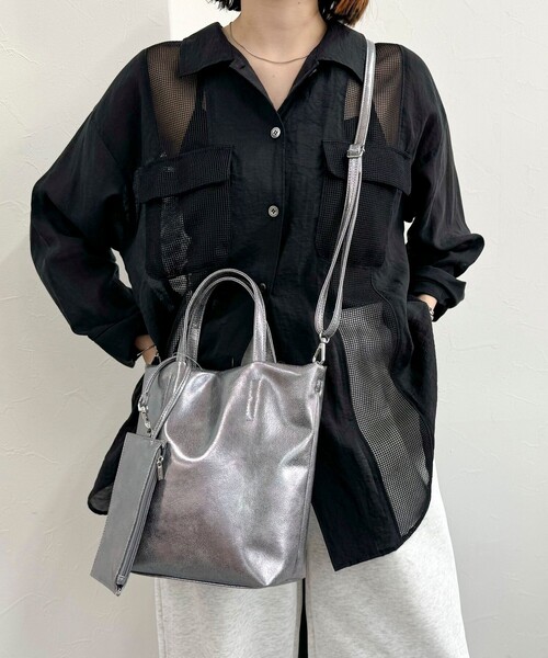 fredy emue（フレディエミュ）の「メタリック２WAYトートバック（ショルダーバッグ・レディース・ブラック/ブルー/シルバー・FREE）」の3枚目の写真