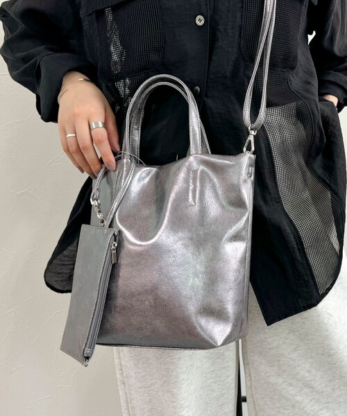 fredy emue（フレディエミュ）の「メタリック２WAYトートバック（ショルダーバッグ・レディース・ブラック/ブルー/シルバー・FREE）」の9枚目の写真