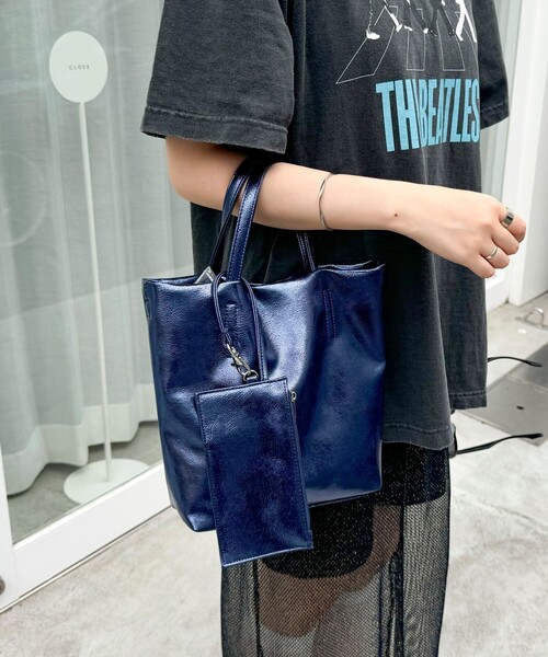 fredy emue（フレディエミュ）の「メタリック２WAYトートバック（ショルダーバッグ・レディース・ブラック/ブルー/シルバー・FREE）」の10枚目の写真