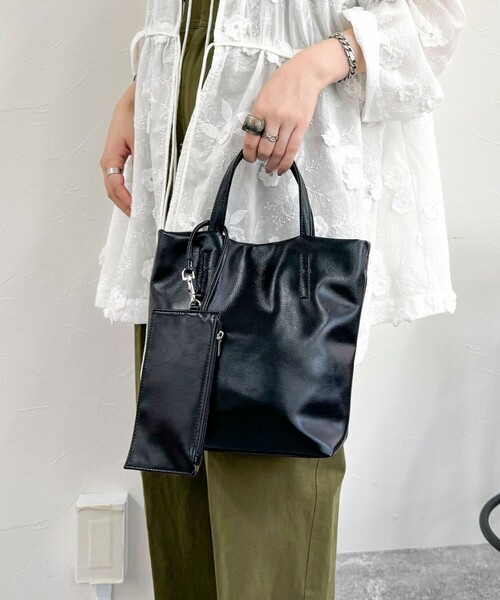 fredy emue（フレディエミュ）の「メタリック２WAYトートバック（ショルダーバッグ・レディース・ブラック/ブルー/シルバー・FREE）」の17枚目の写真