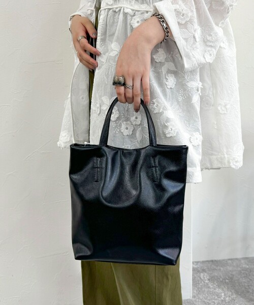 fredy emue（フレディエミュ）の「メタリック２WAYトートバック（ショルダーバッグ・レディース・ブラック/ブルー/シルバー・FREE）」の19枚目の写真