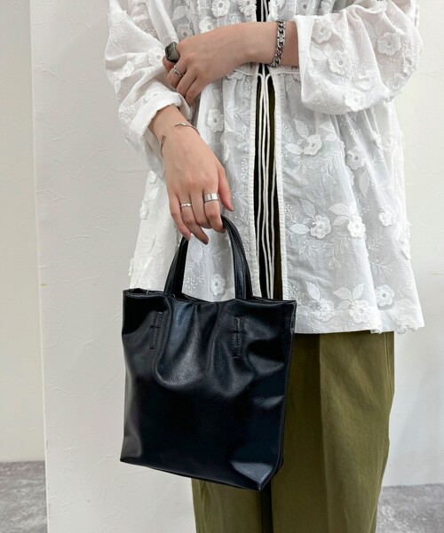 fredy emue（フレディエミュ）の「メタリック２WAYトートバック（ショルダーバッグ・レディース・ブラック/ブルー/シルバー・FREE）」の20枚目の写真