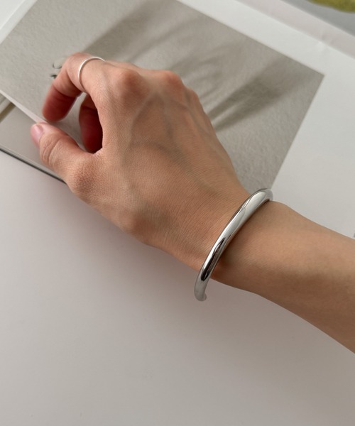 CANAL JEAN(キャナルジーン)の「Pt サークルバングル(バングル/リストバンド・レディース・シルバー・ONE SIZE)」の2枚目の写真