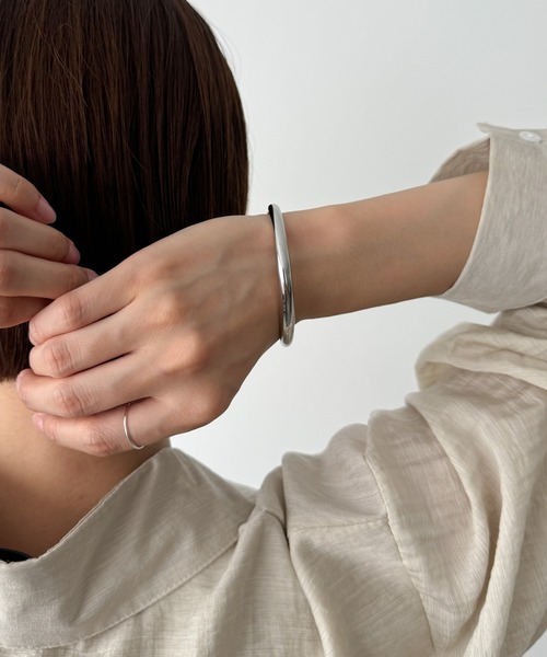 CANAL JEAN(キャナルジーン)の「Pt サークルバングル(バングル/リストバンド・レディース・シルバー・ONE SIZE)」の3枚目の写真