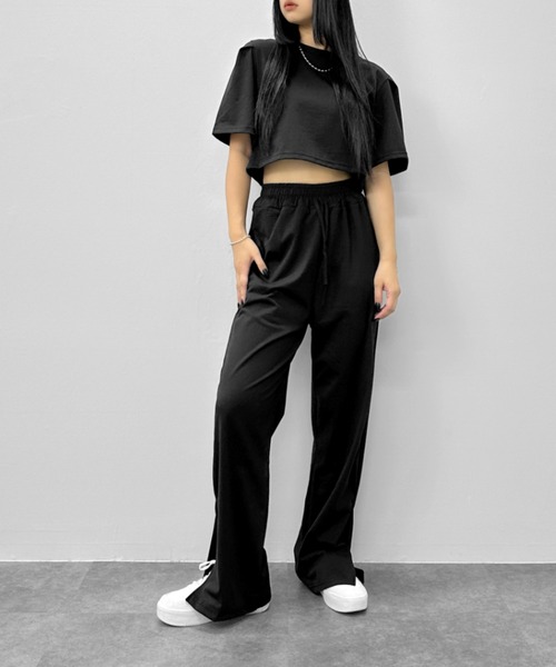 LVEU.(ラブユ.)の「【LVEU.】カットソーパンツセットアップ / セットアップ カットソー トップス Tシャツ 半袖 クロップド ショート ボトムス パンツ ハイウエスト ブラック ZOZOTOWN限定(セットアップ・レディース・ブラック・FREE)」の1枚目の写真