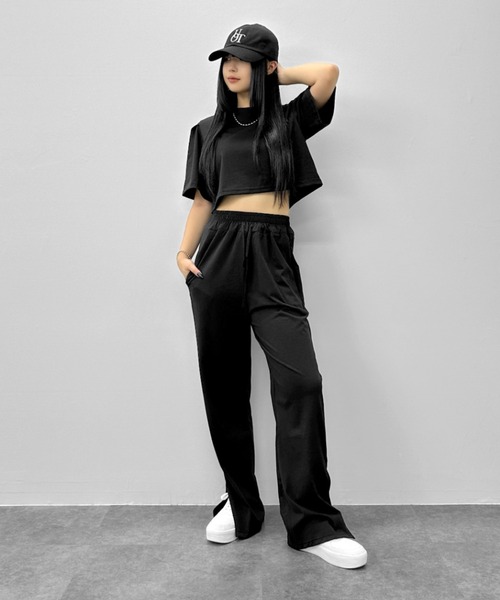LVEU.(ラブユ.)の「【LVEU.】カットソーパンツセットアップ / セットアップ カットソー トップス Tシャツ 半袖 クロップド ショート ボトムス パンツ ハイウエスト ブラック ZOZOTOWN限定(セットアップ・レディース・ブラック・FREE)」の2枚目の写真