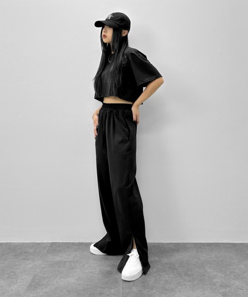 LVEU.(ラブユ.)の「【LVEU.】カットソーパンツセットアップ / セットアップ カットソー トップス Tシャツ 半袖 クロップド ショート ボトムス パンツ ハイウエスト ブラック ZOZOTOWN限定(セットアップ・レディース・ブラック・FREE)」の3枚目の写真