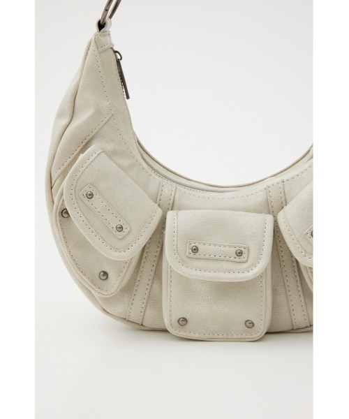 SLY（スライ）の「FLAP PK MOON BAG フラップ ポケット ムーン バッグ（ショルダーバッグ・レディース・ブラック/アイボリー・FREE）」の9枚目の写真