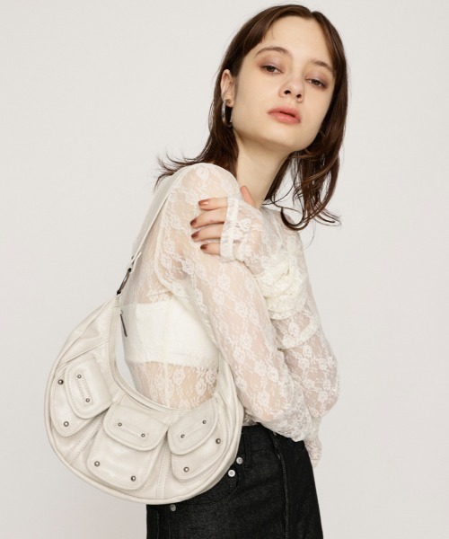 SLY（スライ）の「FLAP PK MOON BAG フラップ ポケット ムーン バッグ（ショルダーバッグ・レディース・ブラック/アイボリー・FREE）」の12枚目の写真