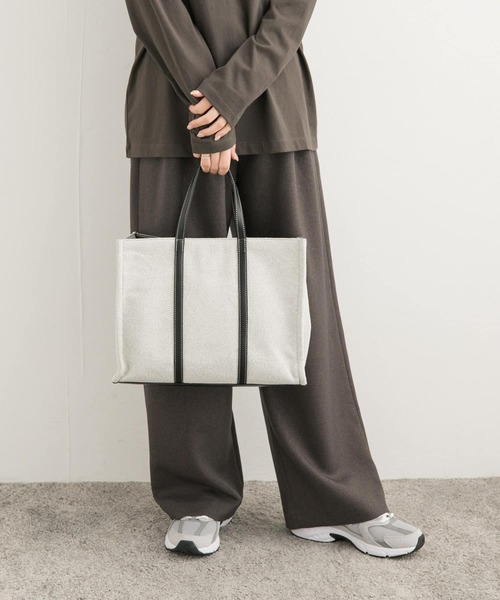 URBAN RESEARCH DOORS(アーバンリサーチドアーズ)の「起毛ツイルA4トートバッグ(トートバッグ・レディース・ベージュ/グレー・ONE)」の3枚目の写真