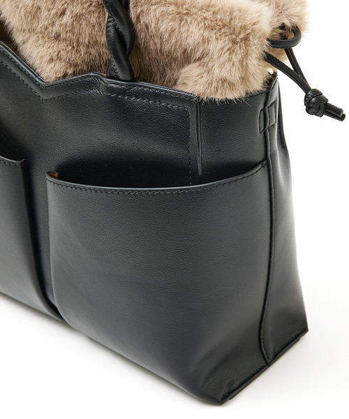 LOWELL things(ロウェル シングス)の「TWISTE/ダブルポケット2WAYトート Mファー(トートバッグ・レディース・アイボリー/ブラック系その他・フリー)」の22枚目の写真