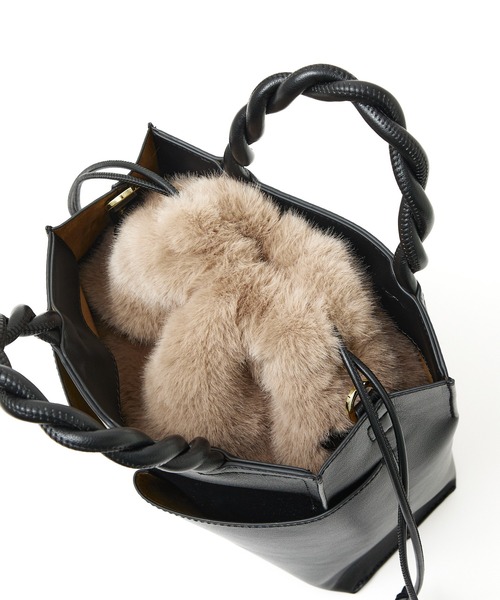 LOWELL things(ロウェル シングス)の「TWISTE/ダブルポケット2WAYトート Mファー(トートバッグ・レディース・アイボリー/ブラック系その他・フリー)」の14枚目の写真