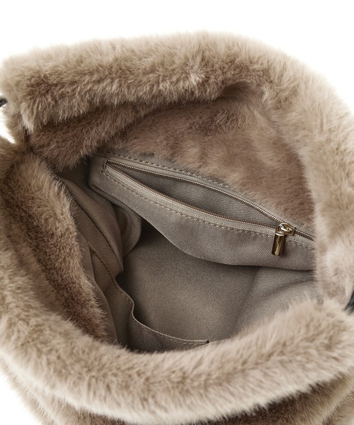 LOWELL things(ロウェル シングス)の「TWISTE/ダブルポケット2WAYトート Mファー(トートバッグ・レディース・アイボリー/ブラック系その他・フリー)」の11枚目の写真