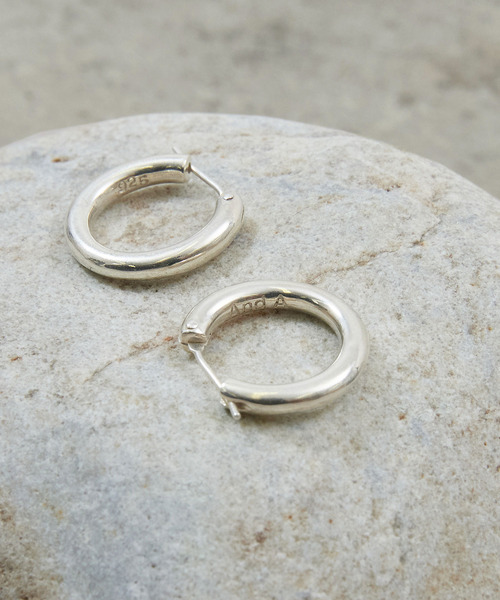 And A（アンドエー）の「And A アンドエー / SILVER925 MEDIUM HOOP PIERCE シルバー925ミディアムフープピアス（両耳用） / AA-A24U008（ピアス（両耳用）・メンズ・シルバー・MEDIUM）」の7枚目の写真