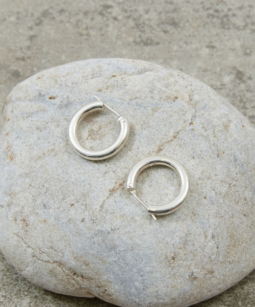 And A（アンドエー）の「And A アンドエー / SILVER925 MEDIUM HOOP PIERCE シルバー925ミディアムフープピアス（両耳用） / AA-A24U008（ピアス（両耳用）・メンズ・シルバー・MEDIUM）」の8枚目の写真