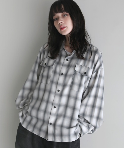 ETELIO（エテリオ）の「オンブレチェックワイドドレープレギュラーカラー長袖シャツ（シャツ/ブラウス・メンズ・ブルー/ブラック/サックスブルー・S/M/L）」の4枚目の写真