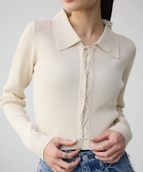 AZUL by moussy(アズールバイマウジー)の「レースアップポロカラーニット(ニット/セーター・レディース・ピンク/アイボリー/ライム/ブルー/ブラック・FREE)」の2枚目の写真