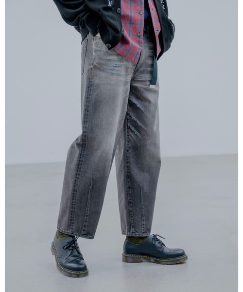DAMAGED HEM TUCK WIDE STRAIGHT JEANS（デニムパンツ