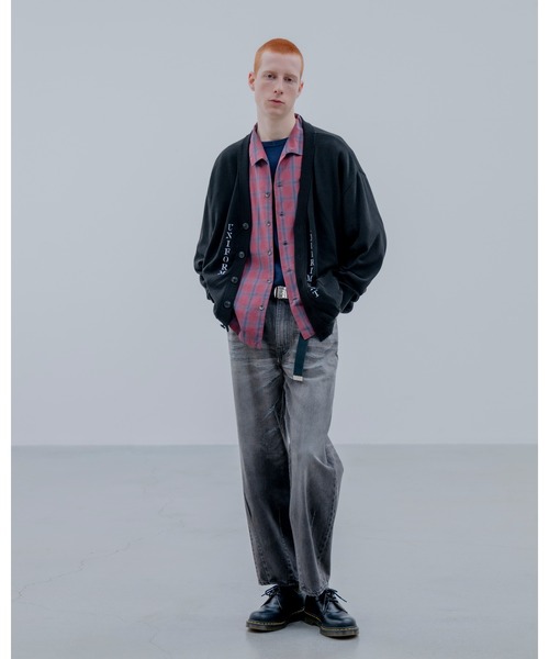 uniform experiment(ユニフォームエクスペリメント)の「DAMAGED HEM TUCK WIDE STRAIGHT JEANS(デニムパンツ・メンズ・インディゴブルー/ブラック・2/1/3/4/5)」の3枚目の写真