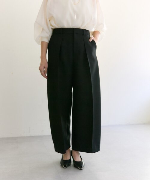 ear PAPILLONNER（イアパピヨネ）の「カーブパンツ【SUM1 STYLE