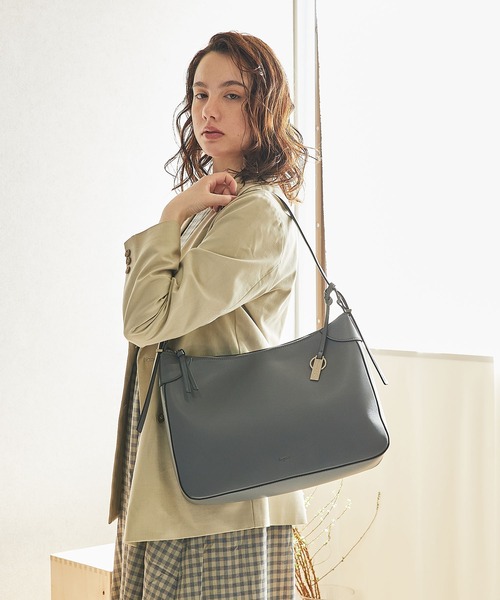 Ungrid(アングリッド)の「【Ungrid/アングリッド】シンプルスムース プレートチャーム付ラージショルダーバッグ(ショルダーバッグ・レディース・ブラック/アイボリー/ダークベージュ/キャメル/グレー・FREE)」の7枚目の写真