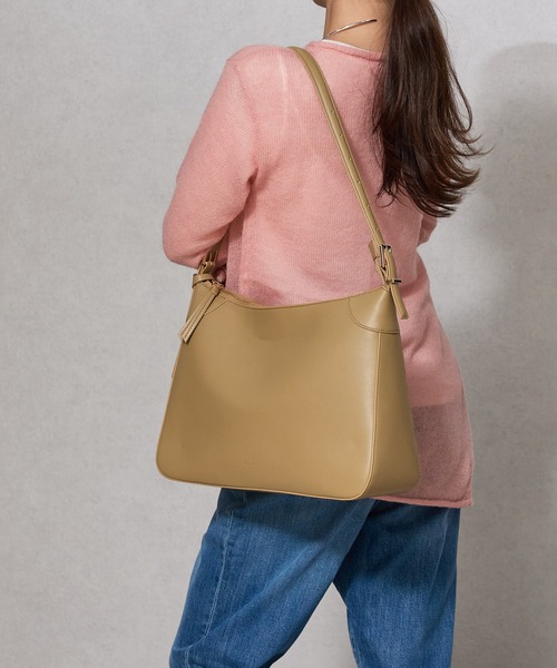 Ungrid(アングリッド)の「【Ungrid/アングリッド】シンプルスムース プレートチャーム付ラージショルダーバッグ(ショルダーバッグ・レディース・ブラック/アイボリー/ダークベージュ/キャメル/グレー・FREE)」の19枚目の写真