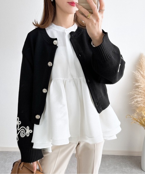 &. NOSTALGIA(アンドドットノスタルジア)の「【ZOZO限定】コード刺繍ゴールドボタンカーディガン(カーディガン/ボレロ・レディース・アイボリー/ピンク/ブラック・M)」の4枚目の写真