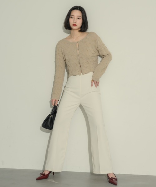 NEUNA(ヌナ)の「フレアラインパンツ(スラックス・レディース・アイボリー/ブラック・MEDIUM/SMALL/LARGE)」の19枚目の写真