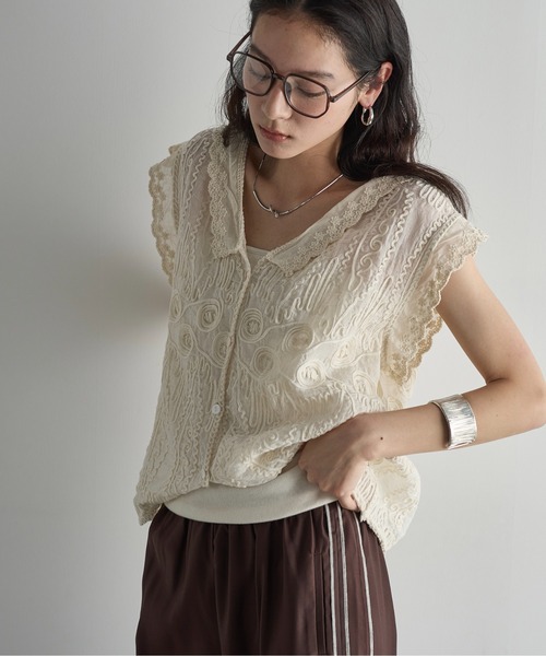 THE YOn（ザヨン）の「コードレースフレンチスリーブコットンブラウス（シャツ/ブラウス・レディース・アイボリー/ブラック・FREE）」の7枚目の写真