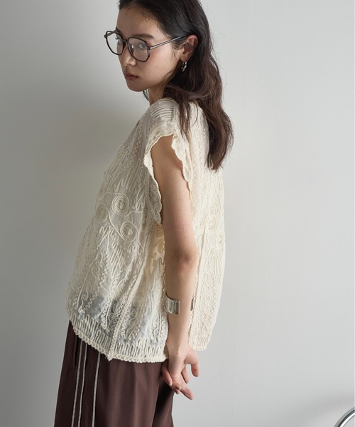 THE YOn（ザヨン）の「コードレースフレンチスリーブコットンブラウス（シャツ/ブラウス・レディース・アイボリー/ブラック・FREE）」の8枚目の写真