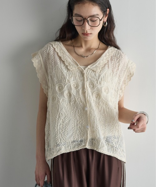 THE YOn（ザヨン）の「コードレースフレンチスリーブコットンブラウス（シャツ/ブラウス・レディース・アイボリー/ブラック・FREE）」の4枚目の写真