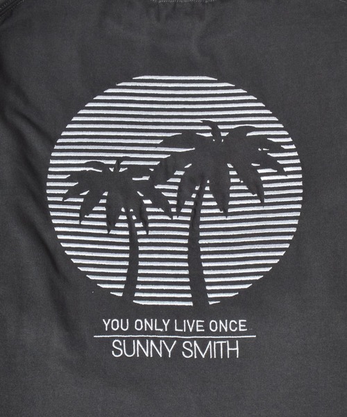 Sunny Smith(サニースミス)の「【SUNNY SMITH】SUNSETヤシの木柄 両面刺繍ロングスリーブTシャツ(Tシャツ/カットソー・レディース・スモークグレー/ホワイト・LARGE/MEDIUM)」の6枚目の写真