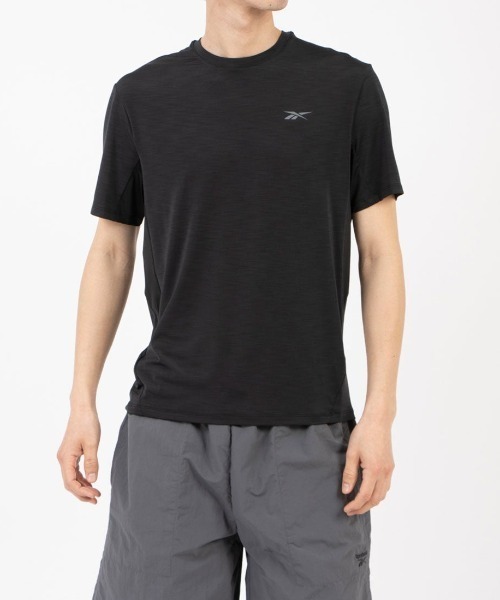 Reebok(リーボック)の「アスリート Tシャツ 2.0 RBK-チル / ATHLETE TEE 2.0 RBK-CHILL(Tシャツ/カットソー・メンズ・ブラック/グレー・XX-LARGE/LARGE/MEDIUM/SMALL/X-LARGE)」の2枚目の写真