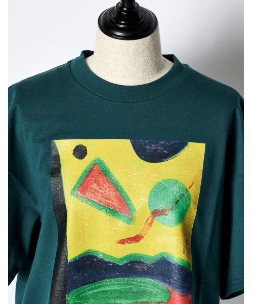 RUMCHE（ラムシェ）の「"Roy Taro" Art Print T-shirt / "Roy Taro"アートプリントTシャツ（Tシャツ/カットソー・レディース・ホワイト/ダークグリーン/ブラック・SMALL/MEDIUM）」の7枚目の写真