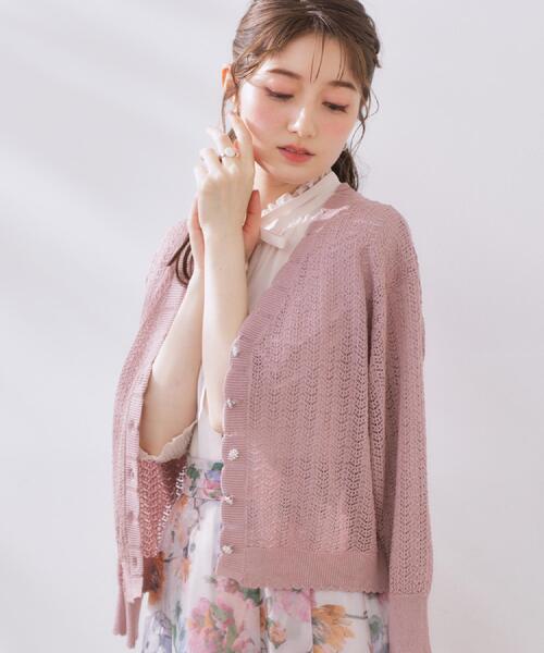 couture brooch(クチュールブローチ)の「【冷房対策・通勤】透かし編みシャイニーニットカーディガン(カーディガン/ボレロ・レディース・ブラック/ベビーピンク/オフホワイト/ベージュ・38/42)」の4枚目の写真